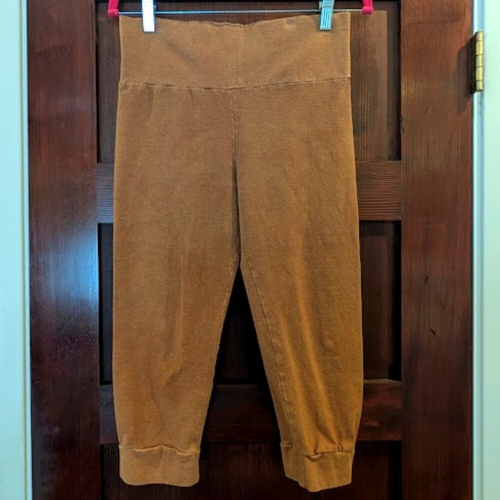 Medium Acorn Bohemian Folk Cropped Legging in Hemp Cotton Lycra Blend